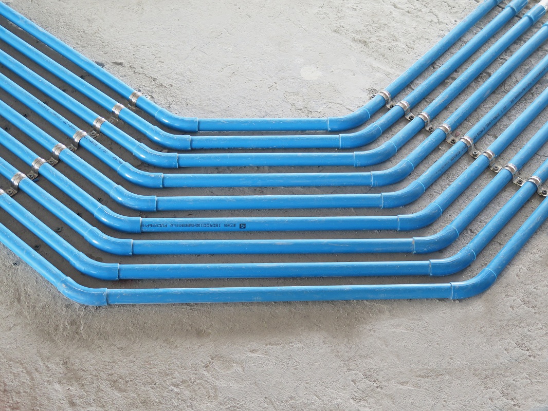 135°T型（xíng）彎如何破解大空間布線“繞（rào）路多（duō）、耗材（cái）高”困局（jú）？