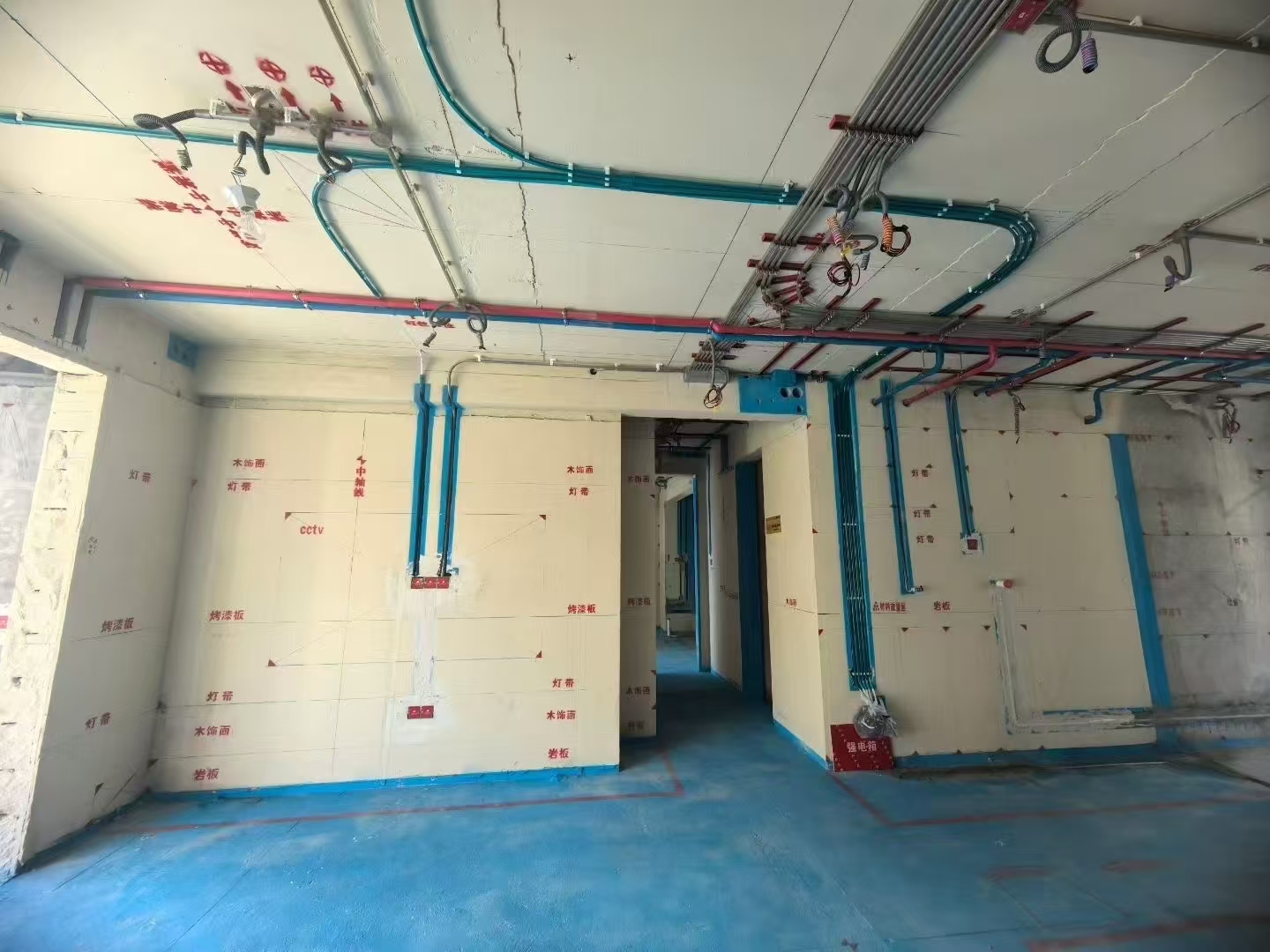 直（zhí）擊高端家（jiā）裝現（xiàn）場（chǎng）：17c无码定製透明線管如何“照亮”隱（yǐn）蔽工程